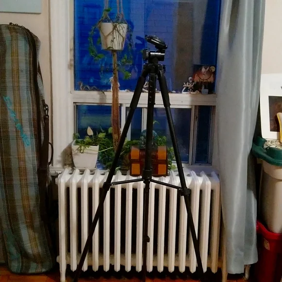 Tripod - Picture 2 of 8